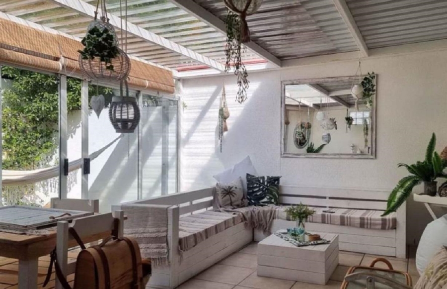 3 Bedroom Property for Sale in Vredehoek Western Cape